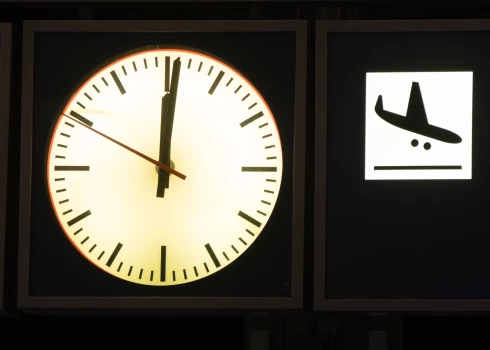 Vācijas nacionālās aviokompānijas "Lufthansa" lidmašīnu stjuarti pusnaktī uz piektdienu sāka streiku, kas ilgs līdz plkst. 22 (plkst. 23 pēc Latvijas laika).