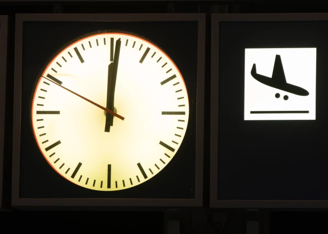 "Lufthansa" stjuarti sāk streiku, kura dēļ atcelti simtiem reisu