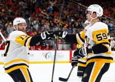 "Penguins" uzvar "Devils" un nodrošina vietu Stenlija kausa izcīņā