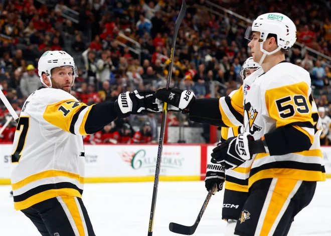 "Penguins" uzvar "Devils" un nodrošina vietu Stenlija kausa izcīņā