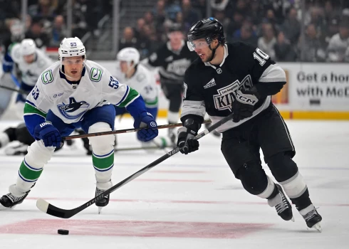  Latvijas uzbrucēja Teodora Bļugera pārstāvētā Vankūveras "Canucks" ceturtdien Nacionālās hokeja līga spēlē piedzīvoja zaudējumu.