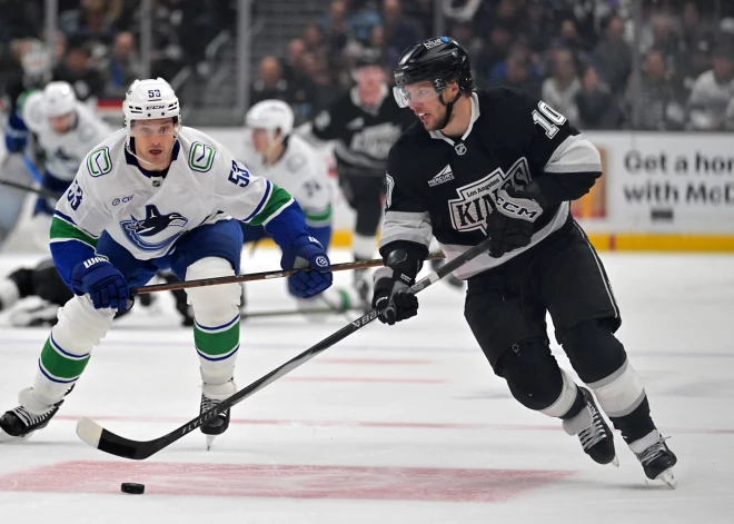 Bļugera "Canucks" piedzīvo zaudējumu pret "Kings", Merzļikins attālinās no Stenlija kausa izcīņas