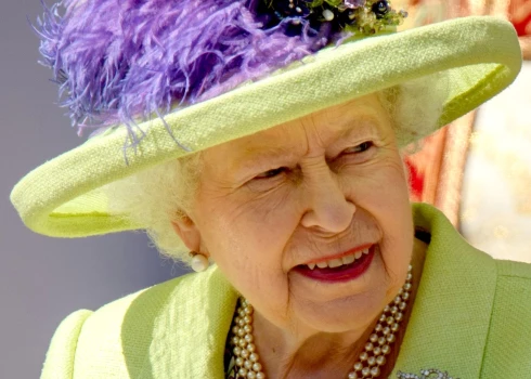 Grāmatā atklāts aizkustinošs brīdis starp karalieni Elizabeti un mazo Lilibetu.