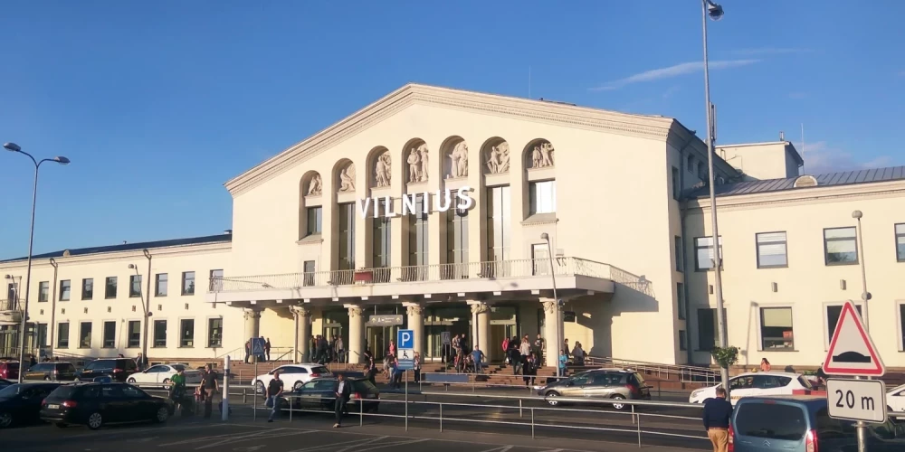 Вильнюсский аэропорт вчера ночью был снова временно закрыт.