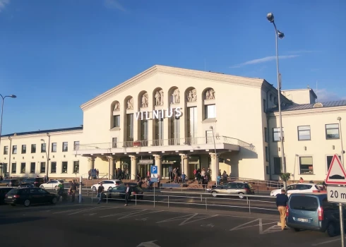 Вильнюсский аэропорт вчера ночью был снова временно закрыт.