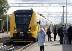 Из-за топливного кризиса Минсообщения ЛР намерено пересадить население из личных авто в поезда