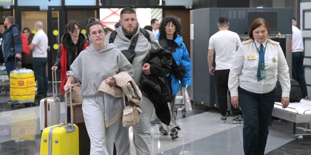 Pasažieri lidostā Maskavā 2026. gada februārī./Ilustratīvs attēls.