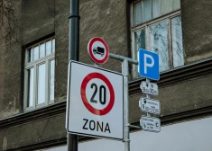 В Риге сразу на нескольких улицах появятся платные парковки, новые ограничения и одностороннее движение