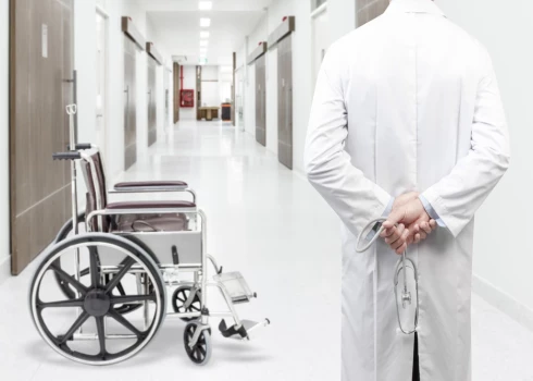 Данный врач до сих пор остается единственным кандидатом на вакансию, которая уже два месяца остается незаполненной.