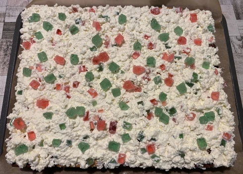 Selgas cepumu kūka ar biezpienu un marmelādi.