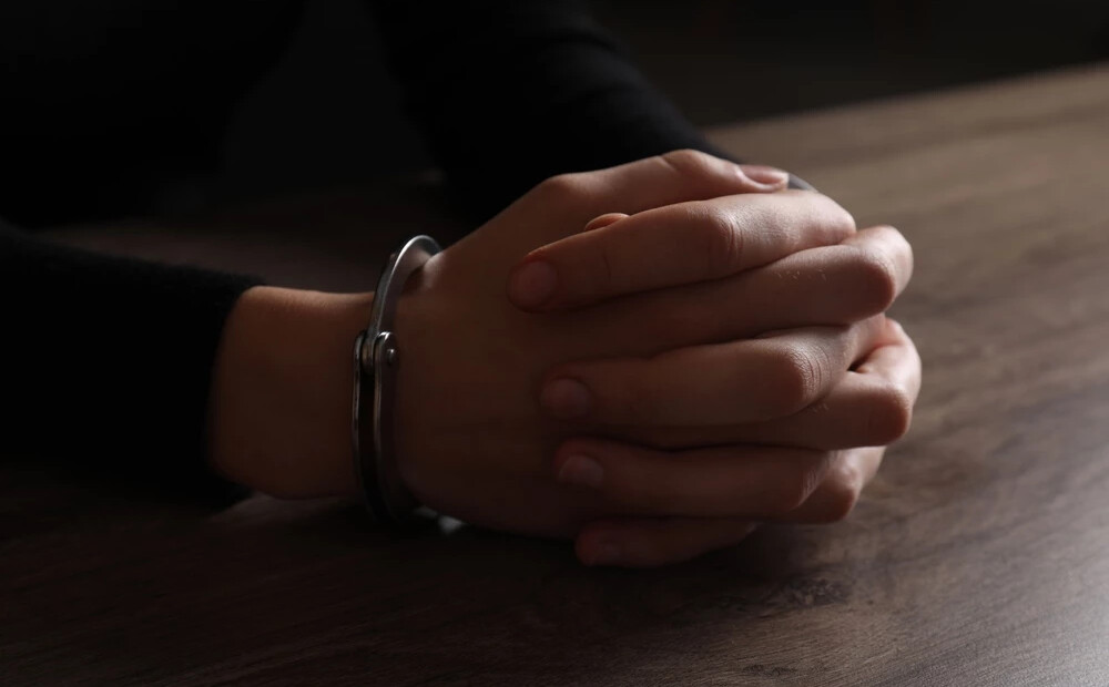 Moldovas pilsonei, kura Ķengaragā uz ielas atstāja jaundzimušo, varētu piespriest piecu mēnešu cietumsodu. VIDEO