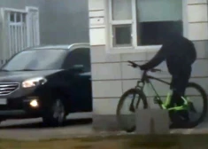 Izlikās, ka remontē velosipēdu: Odesā aiztur slepkavu no Balkāniem, kurš grasījās nogalināt ukraiņu virsnieku