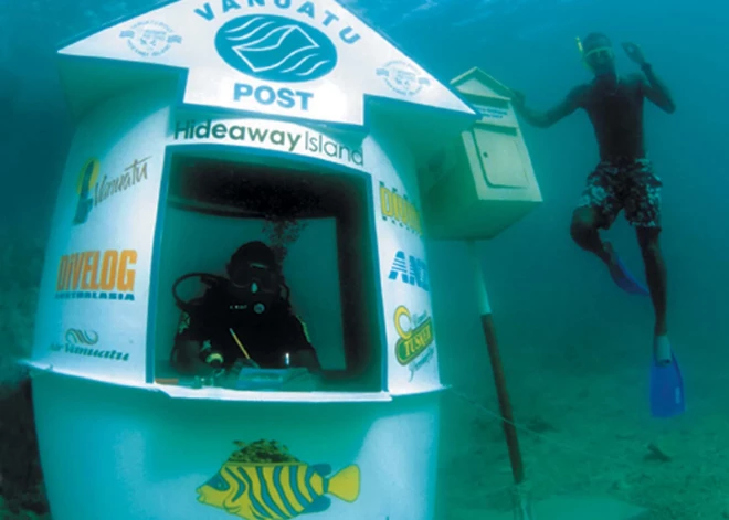 Чтобы отправить письмо, здесь нужно нырнуть: как работает единственное в мире подводное почтовое отделение