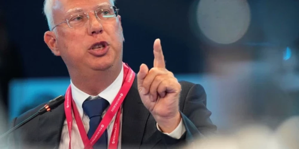 Dmitrijeva vizīte sakrita ar Krievijas diktatora Vladimira Putina paziņojumu par "Lieldienu pamieru" Ukrainā.