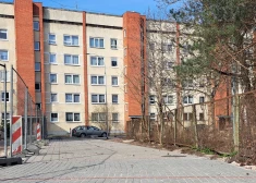 Jūrmalā atsāk pārbūves darbus Skolas ielas namu iekšpagalmos