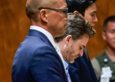 Havaju salās notiesā ārstu, kura mēģinājums ekskursijas laikā nogrūst sievu no klints satrieca sabiedrību