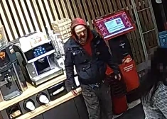 Saistībā ar uzbrukumu policija meklē video redzamo vīrieti