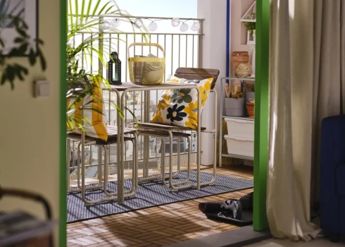 Простые изменения помогут превратить балкон в уютный городской оазис.