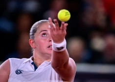Aļona Ostapenko trijos setos nesasniedz Lincas "WTA 500" turnīra pusfinālu