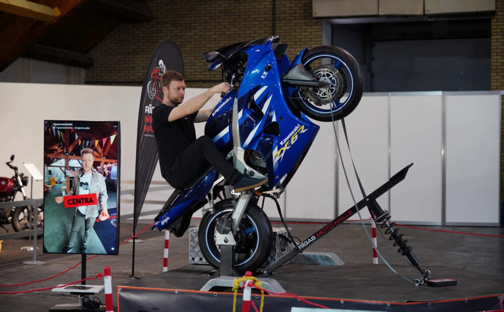 FOTO: “OUTDOOR RIGA 2026” Ķīpsalā pulcē aktīvās atpūtas cienītājus