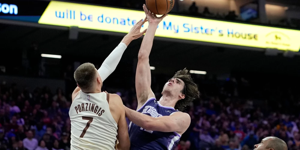 "Warriors" ar Porziņģi laukumā iemeta par 11 punktiem vairāk nekā ielaida, kas bija pārliecinoši labākais rādītājs komandā.