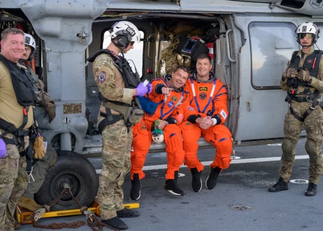 Первый полет вокруг Луны за полвека успешно завершен - астронавты уже на Земле