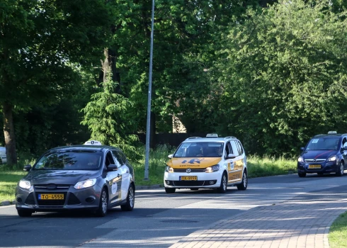 Министерство сообщения готовит новую модель для такси по всей Латвии.