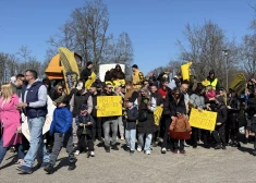 Siguldā aizvadīts pikets, lai  veicinātu Latvijas drifta kustības redzamību 