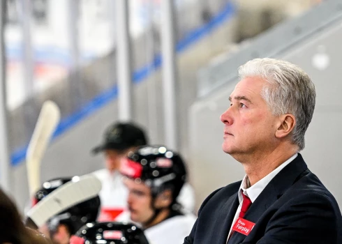 Austrijas hokeja izlases galvenais treneris Rodžers Baders nav mierā ar attieksmi pret hokeju Austrijā.