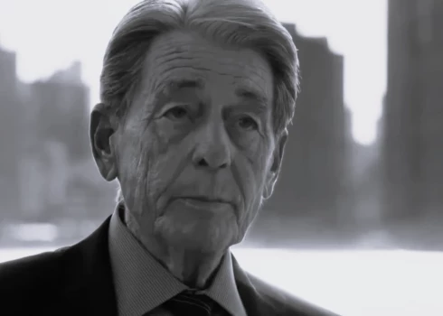 Miris aktieris Džons Nolans, kurš spēlēja “Betmena” triloģijā un “Person of Interest”.