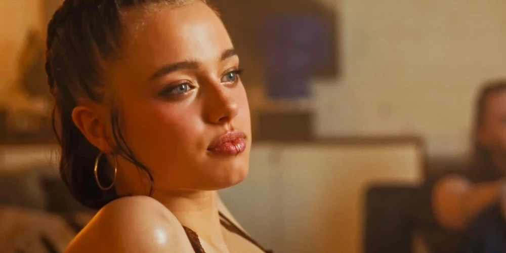 Шайло Джоли в музыкальном видео корейской поп-звезды Даен "What's a Girl to Do".