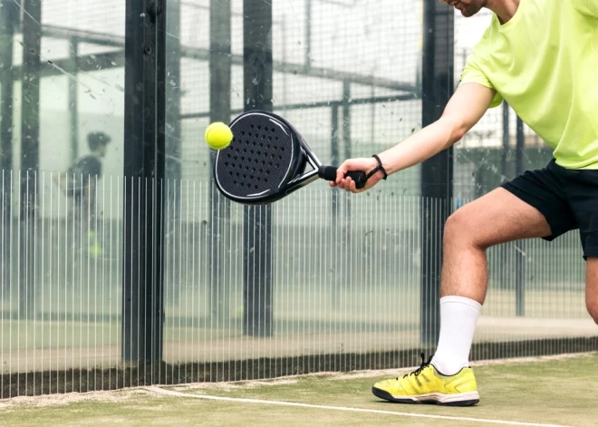 Рижская дума готова вложить более 100 тысяч евро в падел и линейные танцы: спортклубы говорят о странных приоритетах