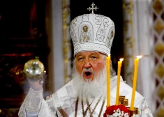 Maskavas “kara patriarhs” Kirils Lieldienās ticīgos apsveic nepareizos svētkos. Vai tā ir demence? VIDEO