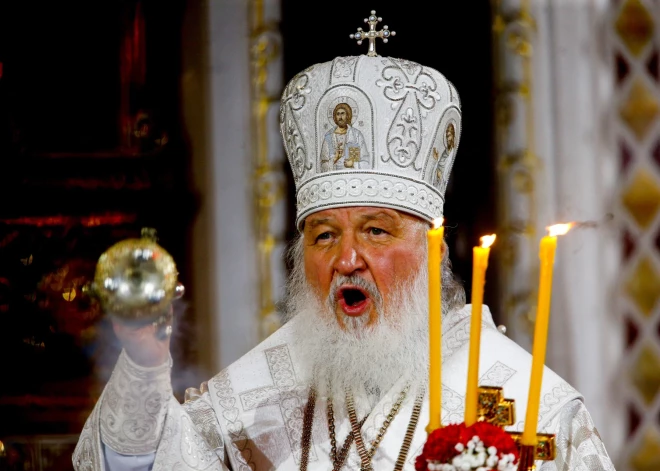Maskavas “kara patriarhs” Kirils Lieldienās ticīgos apsveic nepareizos svētkos. Vai tā ir demence? VIDEO