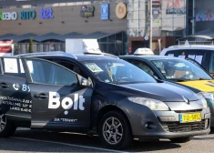 Сегодня таксисты выходят на протест: в Риге будут перекрыты улицы, мосты и центр города