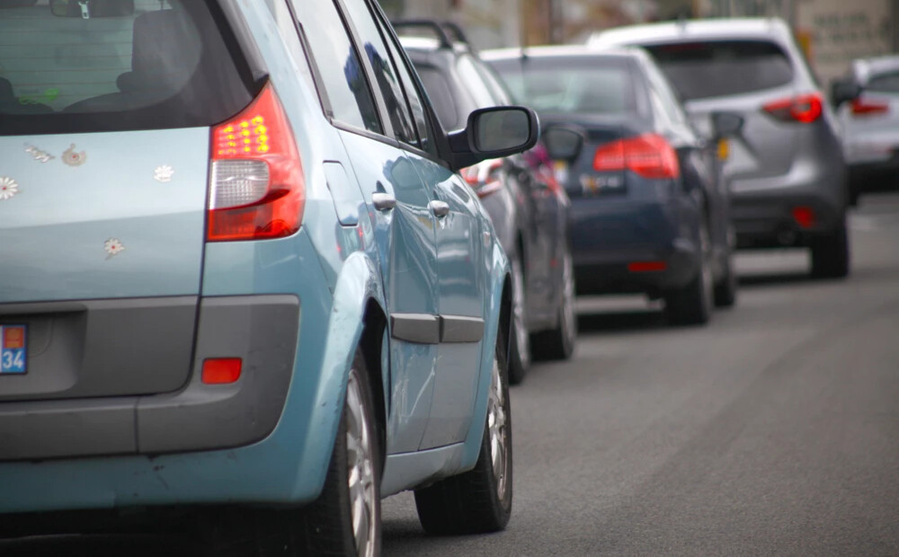 Rīgas centrs būs paralizēts: šodien gaidāmi milzīgi sastrēgumi taksometru vadītāju protesta dēļ