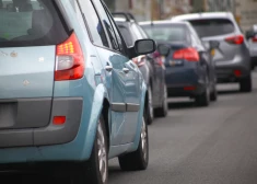Rīgas centrs būs paralizēts: šodien gaidāmi milzīgi sastrēgumi taksometru vadītāju protesta dēļ
