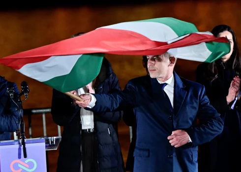 Svētdien notikušajās Ungārijas parlamenta vēlēšanās uzvarējusi opozīcijas konservatīvā Cieņas un brīvības partija ("Tisza").