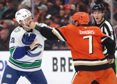 Bļugers izkaujas "Canucks" otrajā uzvarā pēc kārtas, Merzļikins tuvojas sezonas beigām