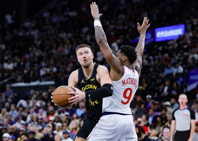 Porziņģim 12 punkti, "Warriors" NBA regulāro turnīru noslēdz ar zaudējumu