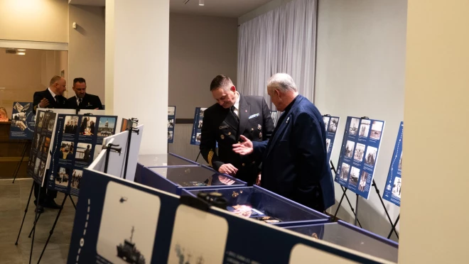 Liepājā atklāta Jūras spēku vēsturei veltīta fotoizstāde.