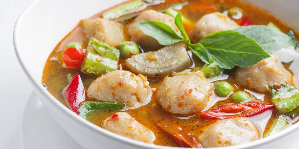 Vistas buljona zupa ar zivju frikadelēm. 