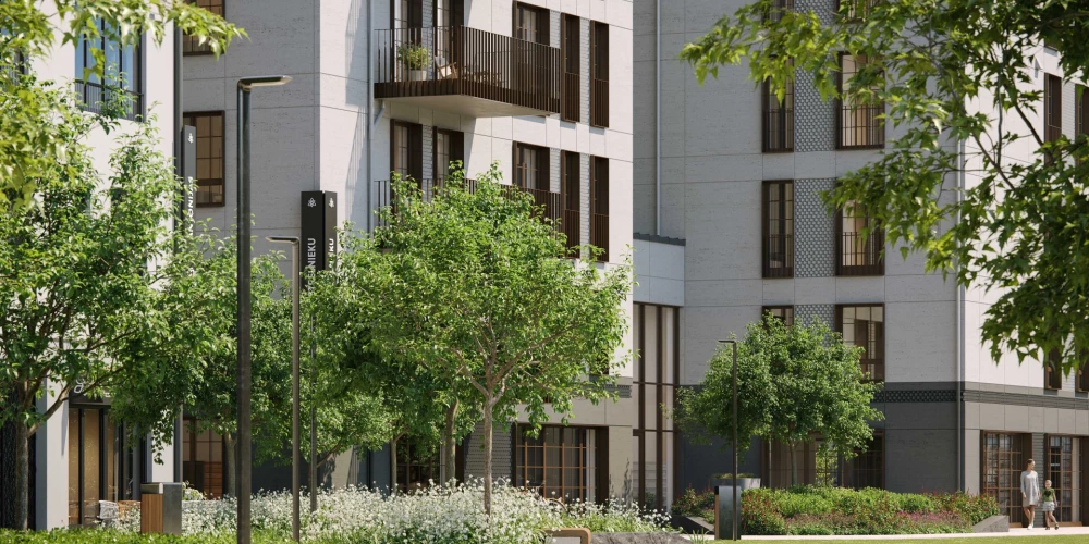 Завершено благоустройство территории вокруг дома. Там появилась пешеходная улица, которая соединяет улицы Стрелниеку и Антонияс.