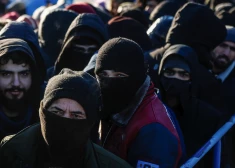 Cīņa ar nelegāļiem turpinās: brīvdienās novērsts 181 migranta mēģinājums šķērsot robežu