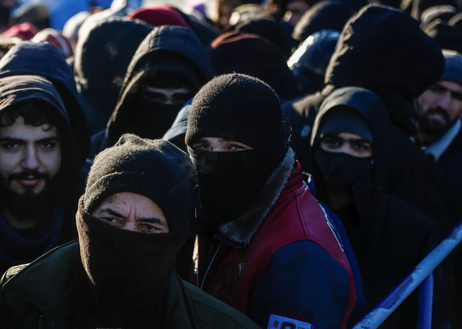 Cīņa ar nelegāļiem turpinās: brīvdienās novērsts 181 migranta mēģinājums šķērsot robežu