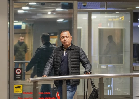 Konkrēti runa ir par sekojošām JV valsts amatpersonām: finanšu ministrs Arvils Ašeradens, veselības ministrs Hosams Abu Meri (redzams foto), Saeimas deputāte Inga Bērziņa, tieslietu ministre Inese Lībiņa-Egnere, Viedās administrācijas un reģionālās attīstības ministrs Raimonds Čudars. (Foto: Jauns.lv)