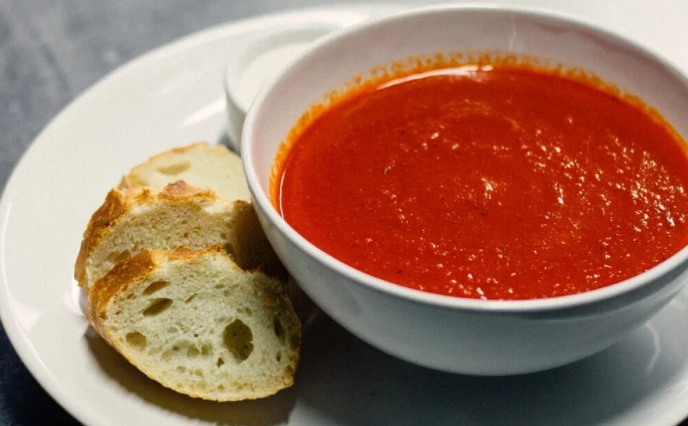 Klasiskā aukstā tomātu zupa - lieliski garšo ar bageti vai fokaču