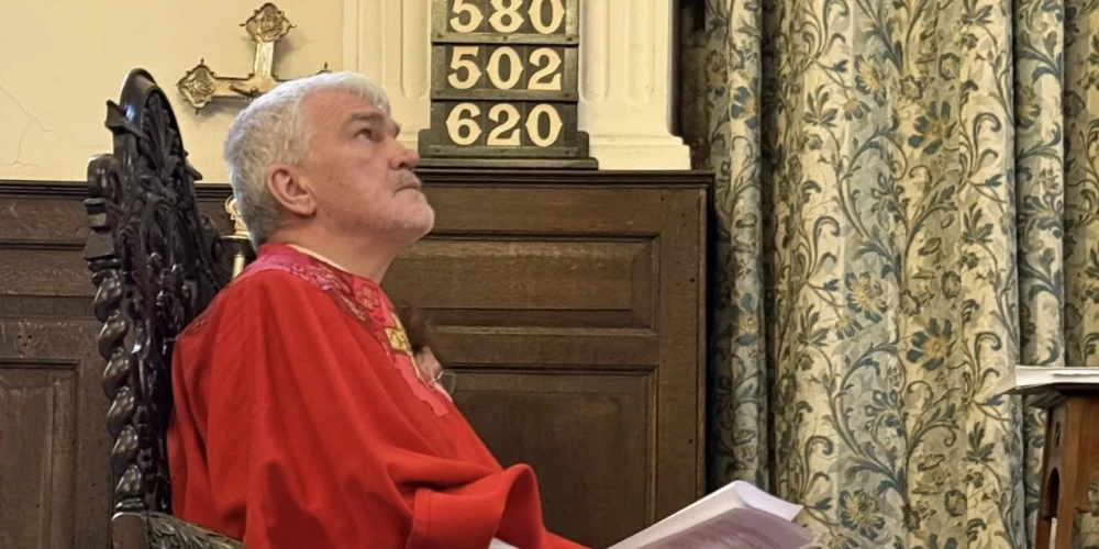 Māris Jonatans Sants oficiāli iecelts par Londonas Sv. Annas draudzes vecāko mācītāju.