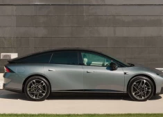 Pieci metri un 800 volti. Pirmais brauciens ar XPeng P7 Plus