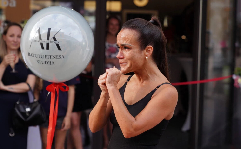 Aleksandras Kurusovas jaunās attiecības apvij skandāls